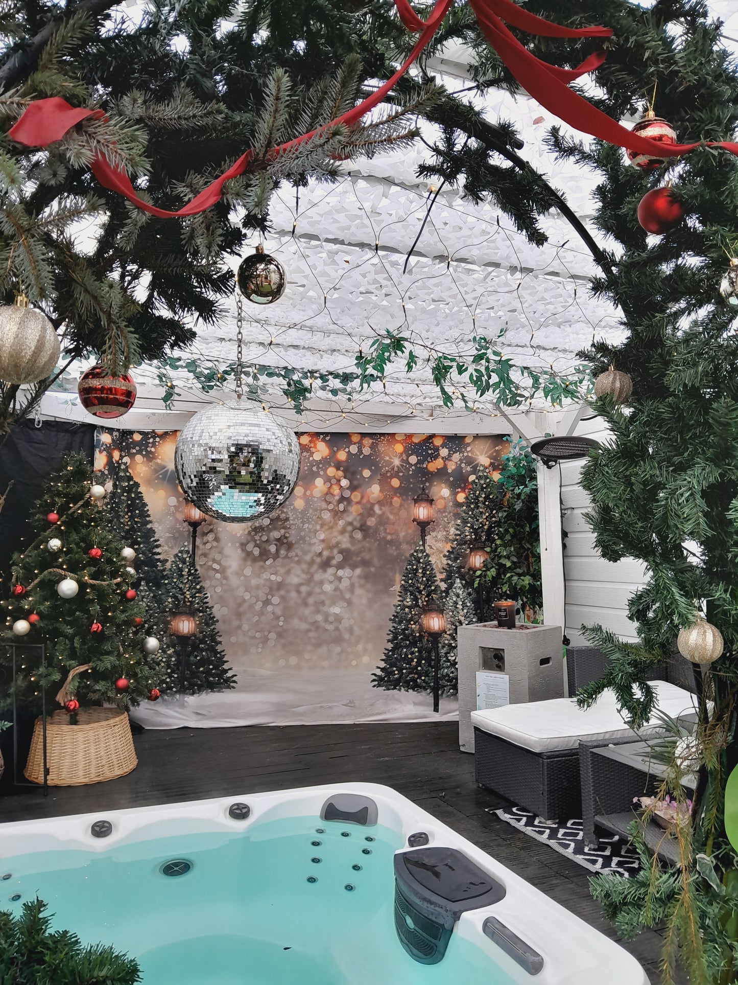 OUTDOOR Hot Tub SPECIAL (£30 pp Deposits nonrefundable) choose from 3 packages