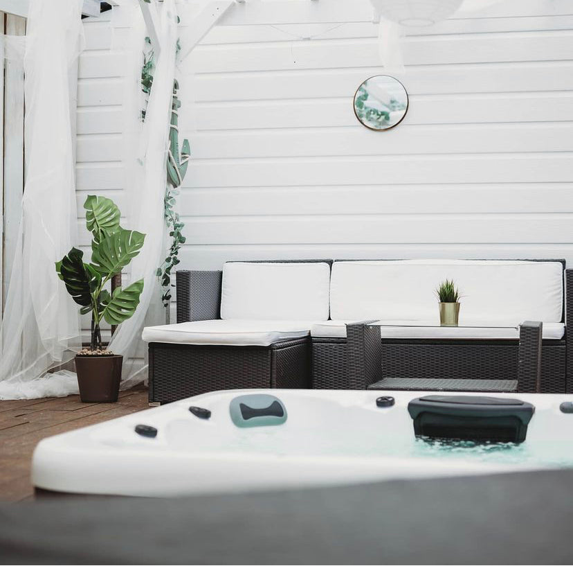 OUTDOOR Hot Tub SPECIAL (£30 pp Deposits nonrefundable) choose from 3 packages