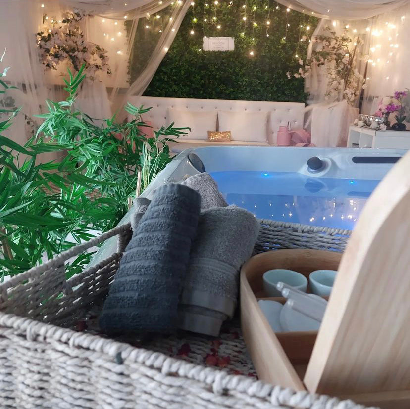 INDOOR Hottub packages £60pp or £45pp (£30 pp  Deposit nonrefundable). choose from 2 packages below